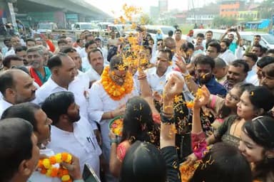 #पटना से गांधी आश्रम,#भितिहरवा जाने के क्रम में #वैशाली में #स्थानीय लोगों द्वारा #प्रशांत_किशोर का स्वागत।#पदयात्रा