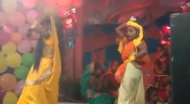 अकठौहा: जादरा बाबा कमेटी द्वारा दुर्गा पंडाल में बहनों व छोटे बच्चों का #सांस्कृतिक_कार्यक्रम आयोजित किए गए #जय_माता_दी