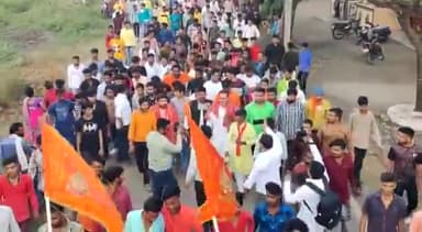 उज्जैन शहर: hamukhedi se nikali gai bhavya chunari yatra isme prakash yadav ji samet shahar ke kai navyuvak hue shamil
#navratri2022