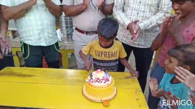 जींद: झांझ गेट पुलिस चौकी स्टाफ पहुंचा गरीब बच्चों के बीच ,बने मानवता की मिसाल #अपनारोटीरथ #जयंतीमंदिर जींद ।