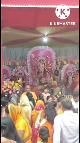 छतरपुर: #छत्तरपुर प्रखण्ड के ठाकुर बाड़ी मंदिर में दुर्गा अष्टमी तिथि को किया गया द्वीपज्वलित। भक्तों उमड़ी भीड़।