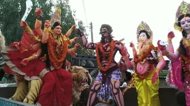 चंदौली: चंदौली जिले के ग्राम - उरगांव में बुधवार के दिन मां दुर्गा माता रानी का विसर्जन किया गया।#चंदौली #उरगांव