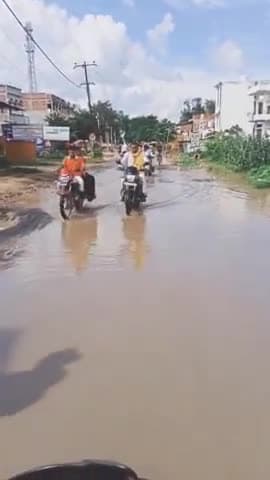 इटाढ़ी: #जलजमाव से यात्रियों को यात्रा करने में हो रही प्रेषण@