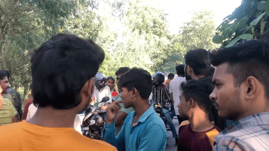 तेज रफ़्तार से आ रहा टेम्पू बाइक में हुई टक्कर #newsjunction #newsupdate