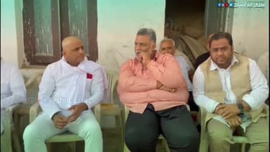 #MulayamSingh के जाने के बाद Akhilesh Yadav से मिलने पहुंचे @pappuyadavjapl देर तक बात हुई, फॉलो करें 👉 @shoukatazmi