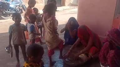 #ग्रामभदेहदू में आदरणीय श्री #महेश मास्टर साहब के पूज्य पिता की #पुण्यतिथि पर विशाल #कन्याभोज कार्यक्रम में श्रमदान #PC