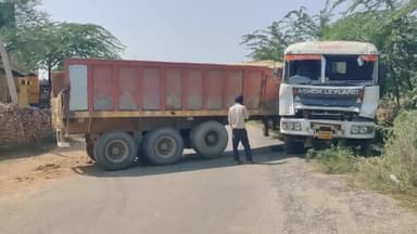 सिहोड़ में लगा लंबा जाम, यातायात हुआ प्रभावित #jhunjhnu #khetrinews #sihor #khetri #jhunjhunu #truck