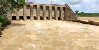 ఖాజీపేట: వల్లూరు మండలం ఆడినిమ్మాయ పల్లి ఆనకట్ట వద్ద ఉద్ధృతంగా పెన్నా నది.. 51 వేల క్యూసెక్కుల నీటి విడుదల