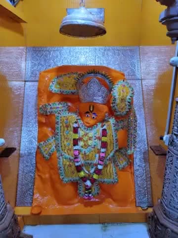 Rudawal - आज हनुमान मंदिर रुदावल में चांदी की टाइल्स लग गई है
#rudawal
@rudawal