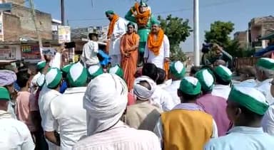 सच को सच झूठ को झूठ बोलने का दम रखते हैं l
भले ही हम रिश्ते कम रखते हैं l
#जयजवानजयकिसान