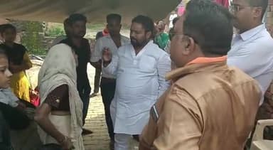 बिंदकी: बिंदकी नगर में पंडित संतोष तिवारी जी की 3 दिन पहले हुई #निर्मम_हत्या  को लेकर पंडित अनिल त्रिपाठी पहुंचे घर ।।