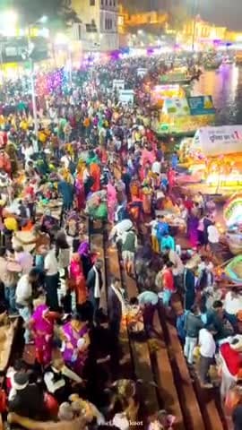 कर्वी: चित्रकूट में श्रद्धालु की उमड़ती भीड़ लाखो। लोग आए #चित्रकूट#प्रभात 