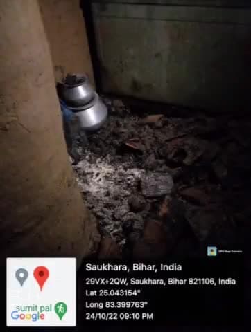 #सौखरा गांव में वकील गोंड के घर तार के शॉर्ट सर्किट होने के कारण घर में रखा समान जल कर हुआ पुरी तरह से राख