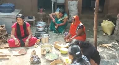 #नहाय #खाय के #साथ #चार #दिन का #महान #पर्व #छठ #पूजा की #हुआ #सुरुआत #कद्दू #भात #बनाते #हुए #परबेती