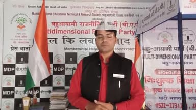 वाह #केजरीवालजी आप तो बड़े बाजीगर निकले आए थे राजनीति ठीक करने #धार्मिक_कार्ड फेंक दिया #क्रांतिकारियो की फोटो क्यो नही?