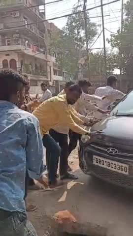 #हर_दिन कोई न कोई #खुले_चैंबर के कारण #हादसा होती रहती है और #भगवान भरोसे टलती रहती है।
लोहार लेन मुसल्लहपुर हाट।
#PMC
#आदि_मेहता