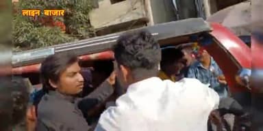 पूर्णिया लाइन बाजार में एक पॉकेटमार को लोगों ने पकड़कर पीटा ।। #purnianews #purnia #localupdates #hindinews news