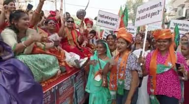 बिलासपुर की नारीशक्ति और @bjp4cgstate के कार्यकर्ताओं ने जिस उर्जा के साथ #महतारी_हुंकार_रैली को सफल बनाया है, यह आने वाले परिवर्तन का जयघोष है।
CM @bhupeshbaghel और कांग्रेस पार्टी यह दिन याद रखें, जनता द्वारा सत्ता से हिसाब मांगने की शुर