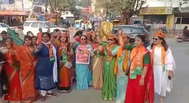 अभी तो ये अंगड़ाई है.. 
आगे और लड़ाई है.......
#महतारी_हुंकार_रैली
@
