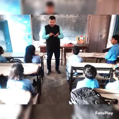 आज #Children_Day के अवसर पर अपने 212 डेहरी विधानसभा क्षेत्र के कैनाल रोड स्थित राजकीय मध्य विद्यालय एवं ब्लॉक कॉलोनी स्थित मध्य विद्यालय का औचक निरीक्षण किया !!