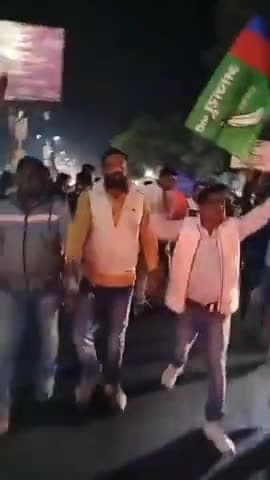 नगर निकाई चुनाव में पिछड़ो को 27% आरक्षण को लेकर रामगढ़ शहर में मशाल जुलूस में शामिल हुए।
#रामगढ़ #नगर_परिषद #AJSU_PARTY