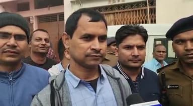 डुमरा: #सीतामढ़ी जिले में ड्रग इंस्पेक्टर नवीन कुमार को दो लाख 70 हजार रिश्वत लेते हुए निगरानी टीम ने पकड़ा।।