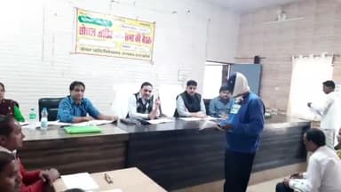 सोशल ऑडिट की ब्लॉक बैठक में खुली विकास कार्यों में घालमेल की पोल
#सोशल ऑडिट #ब्लॉक सभा #मड़ावरा #घालमेल
