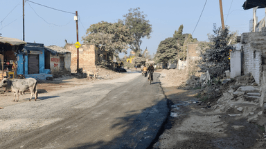 माधवगढ़ सतना: माधवगढ़ की रोड में हुआ डामरीकरण अब देखना यह है कि यह रोड कब तक चलती है #satnanewsnetwork #madhovgarh #rod
