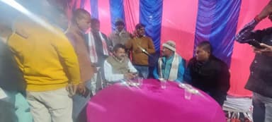 कोशी पंचायत अन्तर्गत ग्राम टोंगरा निवासी मदन मोहन वैद्य जी के पुत्र के तिलकोत्सव में शामिल होकर बधाई एवम शुभकामनाएं दिया।
#हुसैनाबाद #BJPJharkhand