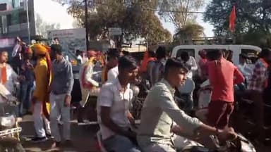 करणी सेना राजपूतों द्वारा निकाली गई लटेरी में रैली।
#राजपूत #रैली #लटेरी @newsindia24x7 ्यूज @newindiavision ्यूज