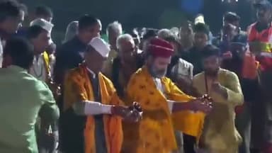 ओम्कारेश्वर में माँ नर्मदा घाट में मां नर्मदा का पूजन करते हुए मा राहुल गांधी जी,श्रीमती प्रियंका गांधी जी, मा कमलनाथ जी,मा दिग्विजय सिंह जी ।।
नर्मदे हर
#bhararjodoyatra