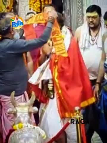 आज बाबा महाकाल के दरबार में पवित्र महाकालेश्वर में श्री राहुल गांधी जी ने विधिवत पूजा कर महादेव का आशीर्वाद प्राप्त किया।
 #महाकाल_की_नगरी_में_राहुल