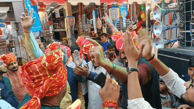झांसी: #रामबारात #vairal धूम धाम से निकाली गई प्रभु श्रीराम की बारात एवं कलश यात्रा, जय श्री राम के जयकारों से गूंज उठा नगर