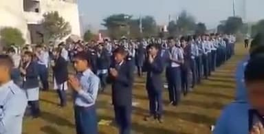 बस यही #परिवर्तन चाहिए देश के #हर_स्कूल में..!🙏🏻🚩
बच्चों द्वारा #पंक्ति में खड़े होकर किया गया अति सुंदर #हनुमान_चालीसा का #पाठ, स्कूल प्रबंधन द्वारा अति सराहनीय कदम!