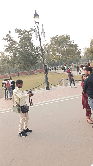 आज इंडिया गेट पर टहलते हुए!
जय निषाद राज...
#indiagate #dehli
#dharamveerbro