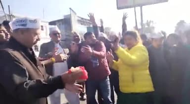देहरादून: #DelhiMCDElections में @aamaadmiparty की शानदार जीत पर देहरादून में "आप" उत्तराखण्ड कार्यकर्ताओं द्वारा जश्न मनाया गया