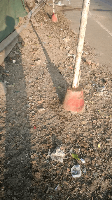 रहली: स्वच्छ रहली अभियान, वार्ड नं-12 के सफाई कर्मी सफाई करने के बाद सारा कचरा,बाकी नालियों मे डाल देते है,जिससे नालियाँ #चोक