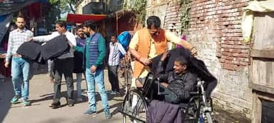 #माँ_को_शत_शत_नमन
आज पूज्य माता जी की पुण्यतिथि पर विमल द्विवेदी जी द्वारा मंच के साथियों के जरूरतमन्दो में कम्बल बांटे ।।
#नर_सेवा_नारायण_सेवा
#सेवक_हूँ_सेवक_ही_रहूँगा
