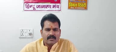 #माँ_को_शत_शत_नमन
आज पूज्य माता जी की पुण्यतिथि पर विमल द्विवेदी जी द्वारा मंच के साथियों के जरूरतमन्दो में कम्बल बांटे ।।
#नर_सेवा_नारायण_सेवा
#सेवक_हूँ_सेवक_ही_रहूँगा
