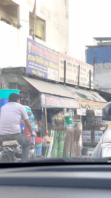 दिल्ली में एक 17 वर्ष की लड़की पर एसिड अटैक हुआ । उसी क्रम में आज नोएडा में ओपन में एसिड बिक रहा है । इसे रुकवाना होगा #stopacidattack #acid @