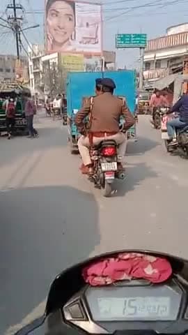 मुज़फ्फ्फरपुर पुलिस खुद ट्रैफिक नियम नही मानती देखिए #muzaffarpurbihar #biharpolice #cmnitishkumar
