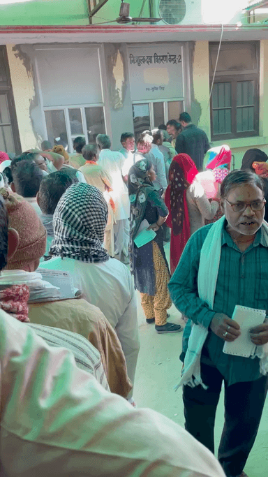 सरदारशहर अस्पताल में लगी महिलाओं की लंबी भीड़, 3 घंटे ली No सुविधा #sardarshahr #news