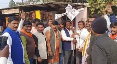 देश के बहादुर #जवानों को अपमानित करने वाला टिप्पणी करने के लिये #राहुल गांधी का #पुतला जलाया।
