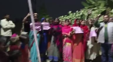 विकल्प बहुत मिलेंगे, मार्ग भटकाने के लिए संकल्प एक ही काफी है मंजिल तक जाने के लिए।
#28दिसंबर मतदान का दिन, आपका अपना प्रत्याशी Bharti Priya वार्ड पार्षद प्रत्याशी जिनका चुनाव चिन्ह #टैम्पू_छाप🛺🛺🛺 #क्रमांक_सं3 को भारी मतो से विजयी बनावे