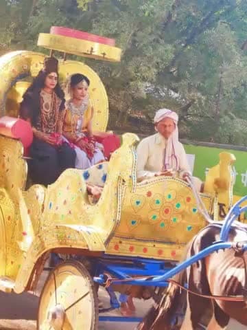 #गंगापुरसिटी में एक अजब ही नज़ारा देखने को मिला, श्रीमद भागवत कथा ज्ञान यज्ञ सप्ताह यज्ञ के उपलक्ष में रुकमणी पैलेस में मंगल महोत्सव की विशाल शोभायात्रा में भोले जी के सार्थक बने एक #मुस्लिम भाई
ये नज़ारा तो अजब था । पर ये उन लोगो के मुं