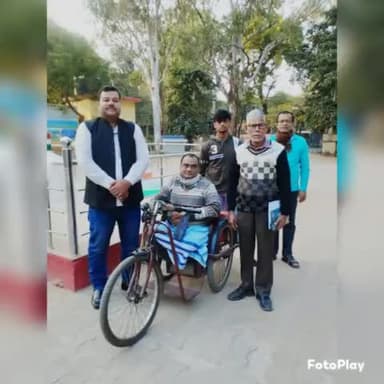 अपने 212 डेहरी विधानसभा क्षेत्र के मुहल्ला:- न्यू एरिया, वार्ड संख्या:- 18 के निवासी बड़े भाई बृजमोहन प्रसाद जी को BDO डेहरी से आग्रह कर #व्हीलचेयर प्रदान करवाया !!