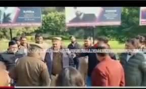 मुज़फ्फरनगर: मुजफ्फरनगर: मंडी क्षेत्र के श्री राम काॅलेज मे बाहरी युवको की गुंडा गर्दी। #muzaffarnagar_news