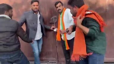 bjym कार्यकर्ताओ ने बीडी कल्ला के घर पर जड़ा ताला !!
#bikaner_news