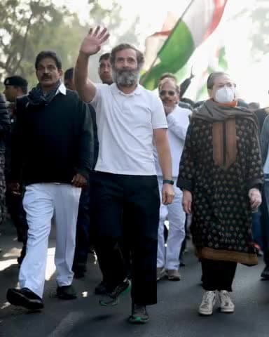 #भारत_जोडो_यात्रा राहुल गांधी जी के नेतृत्व मे चल रही भारत जोड़ो यात्रा दिल्ली मे माननीया श्रीमती सोनिया गांधी जी जय हिंद ।