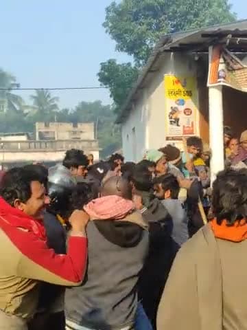 छातापुर: #Urea ka killat Kisan Paresan Bhawanipur Tharha Ward No 11